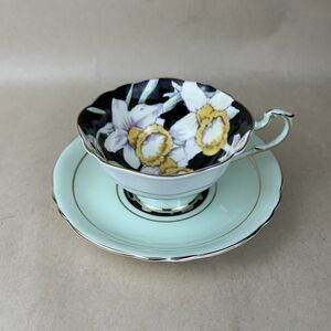 Paragon 1940s Double Warrant Daffodils Mint‎ Green Black Teacup & Saucer G7660